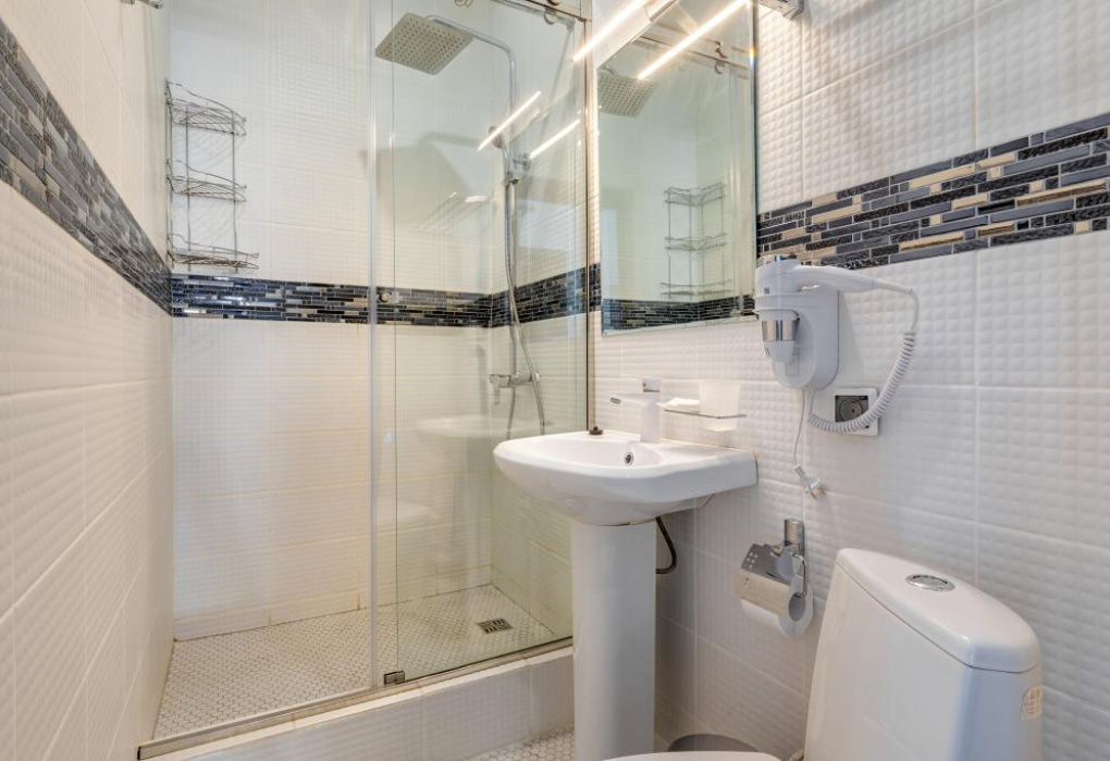 2-мест.(разм. в 3-мест.) станд. (вид на бассейн)