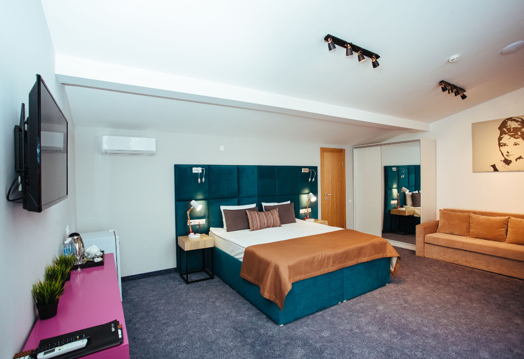 Посмотреть в галерее 2-мест.(разм. в 3-мест.) Mini suite with terrace (в таунхаусе)