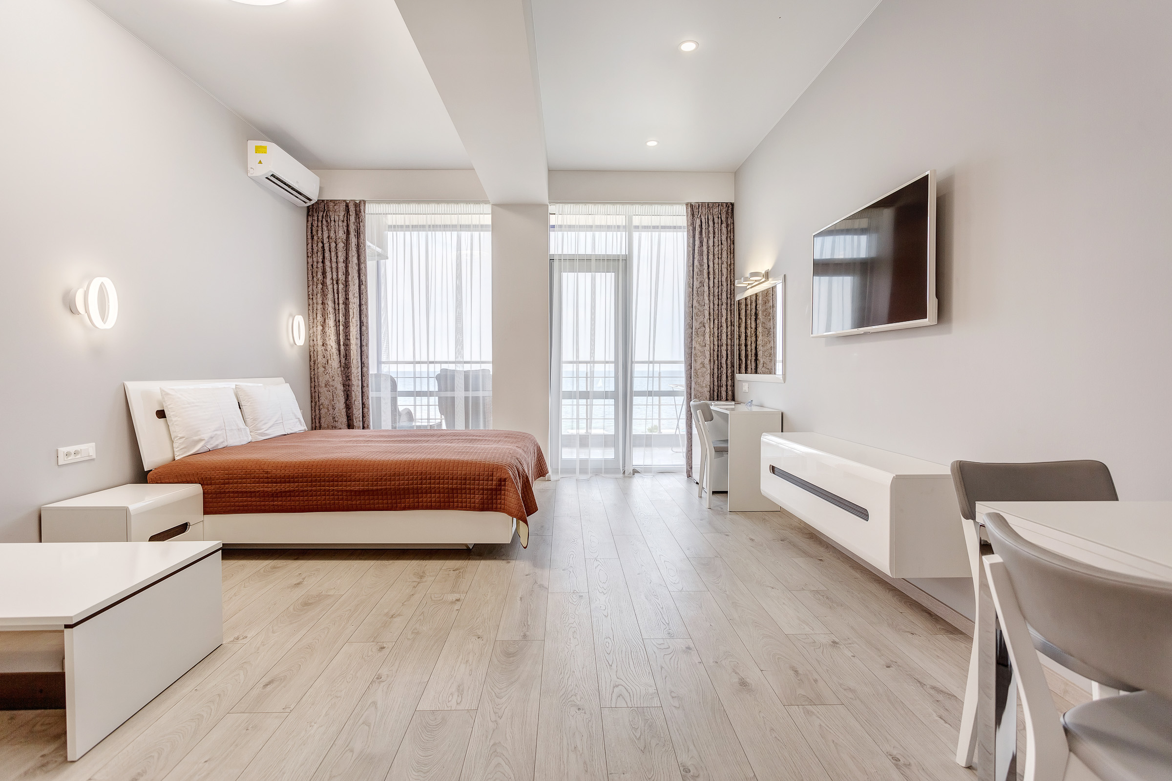 Апартаменты студио 2-местные 1-комнатные V вид на море 1 линия Аква Deluxe