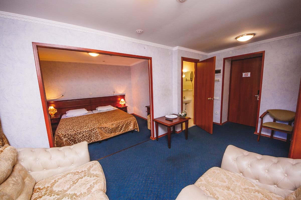 1 категория 2- местный с  одной двуспальной кроватью или двумя раздельными кроватями 1- 4 этаж