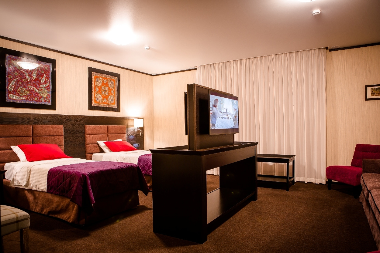 Джуниор Сюит