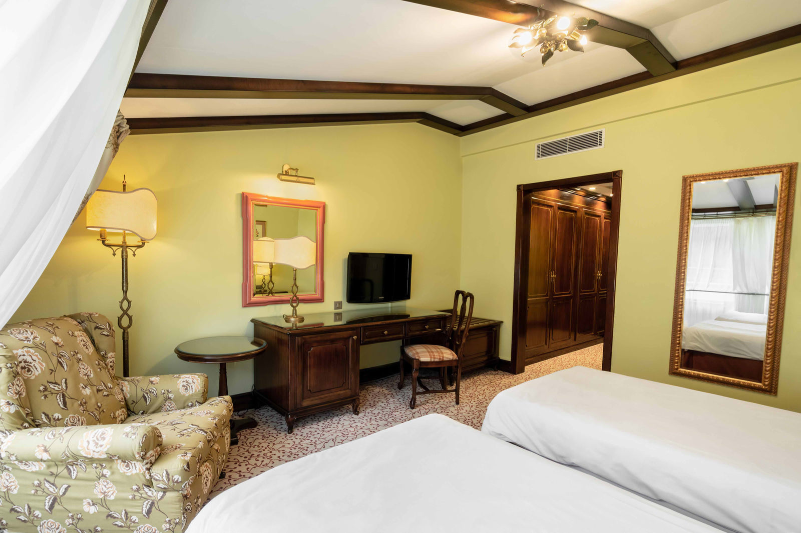 Делюкс Твин Мансарда 2-местный