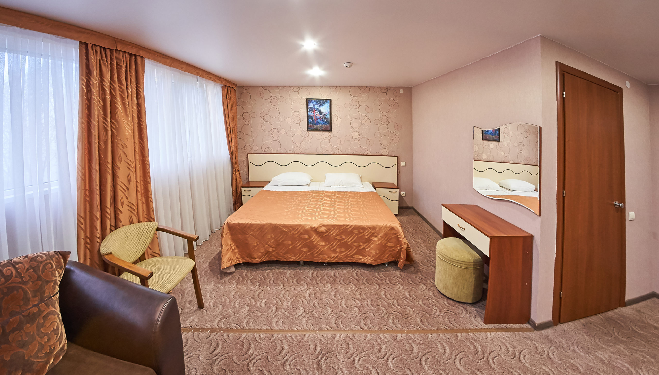 1 категория 2- местный с  одной двуспальной кроватью или двумя раздельными кроватями 1- 4 этаж