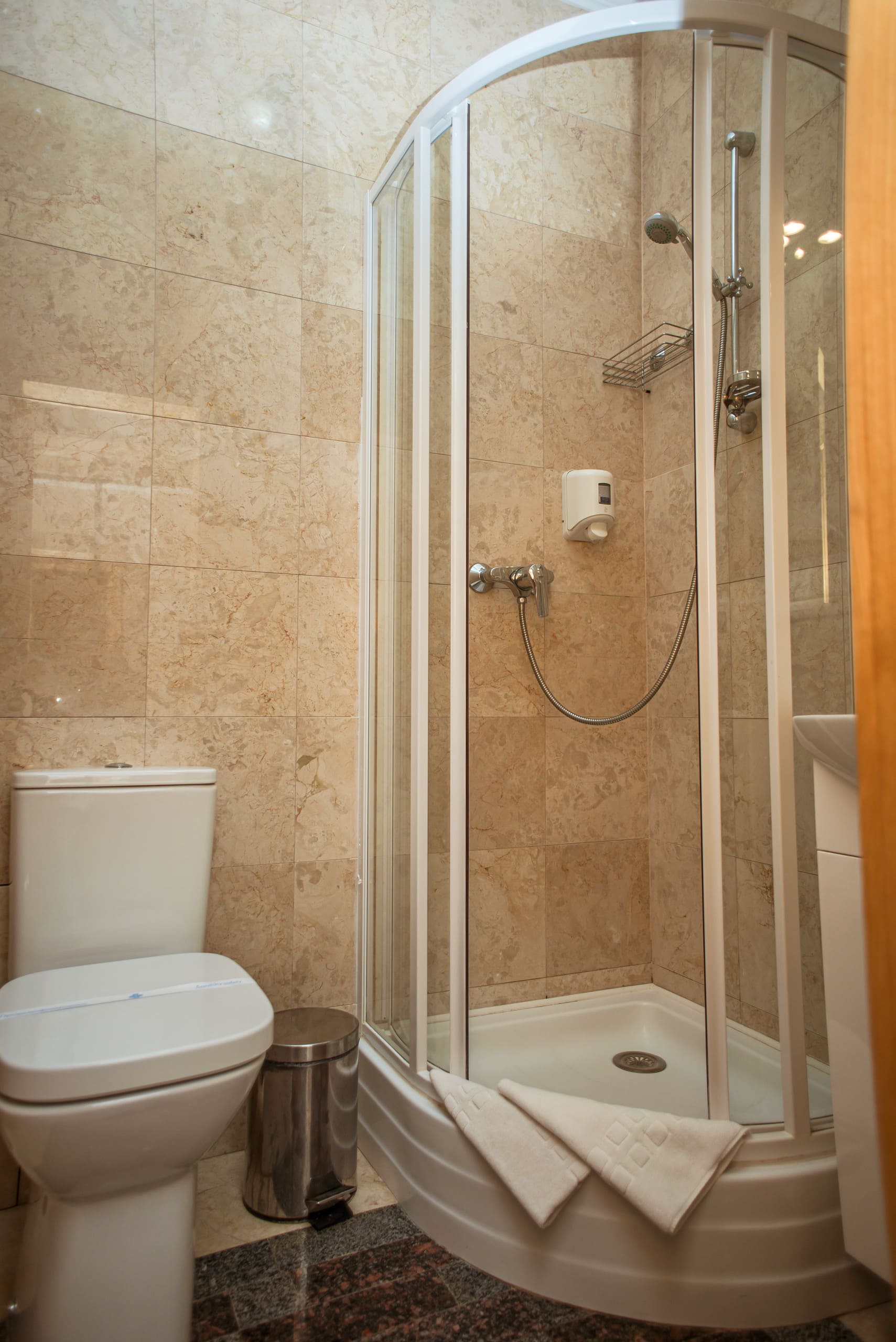 Стандартный 2-местный DOUBLE боковой вид на море и горы