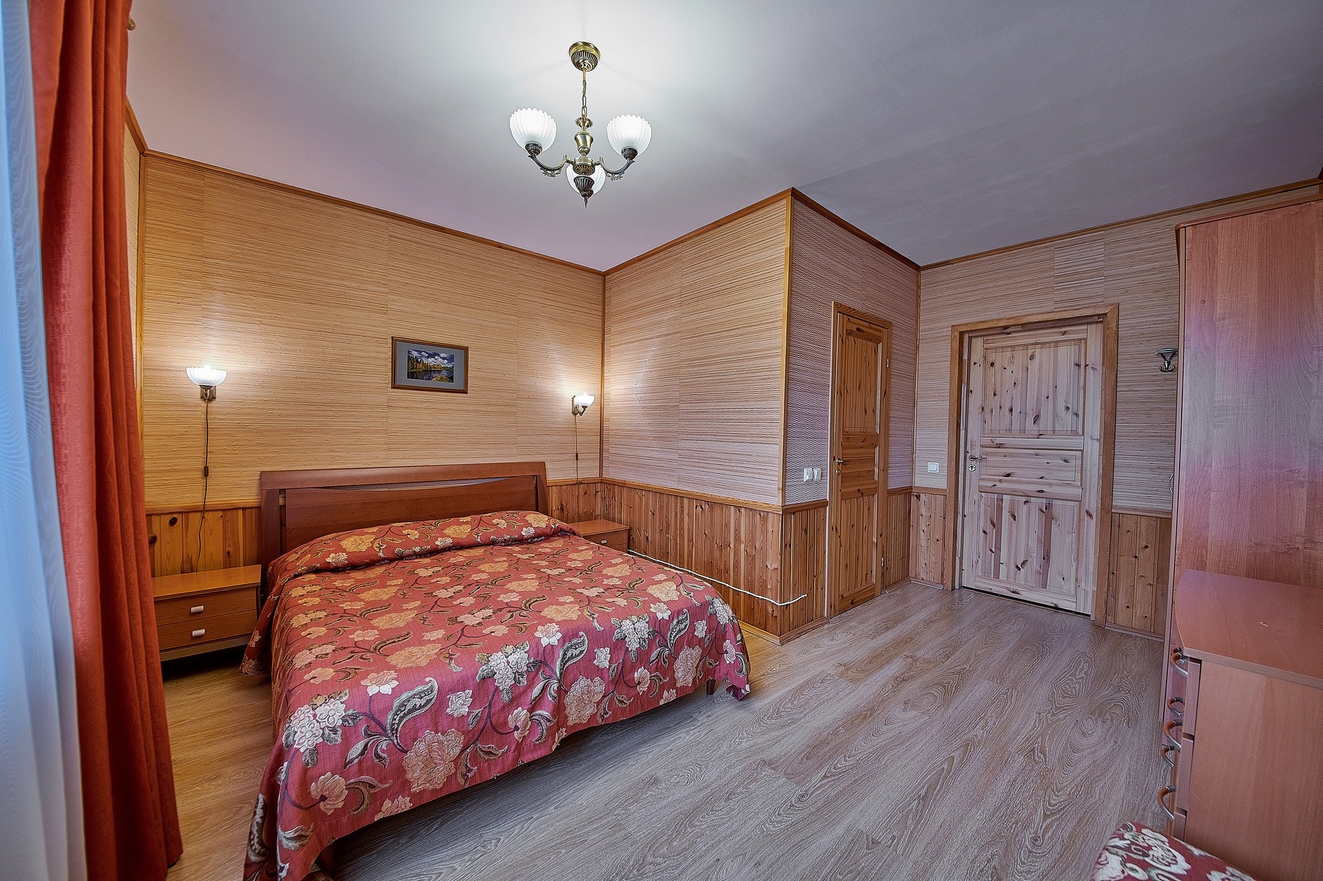 Коттедж 10местный коттедж с камином и сауной