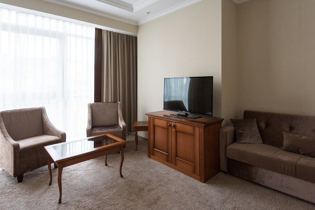 Полулюкс, Основной корпус