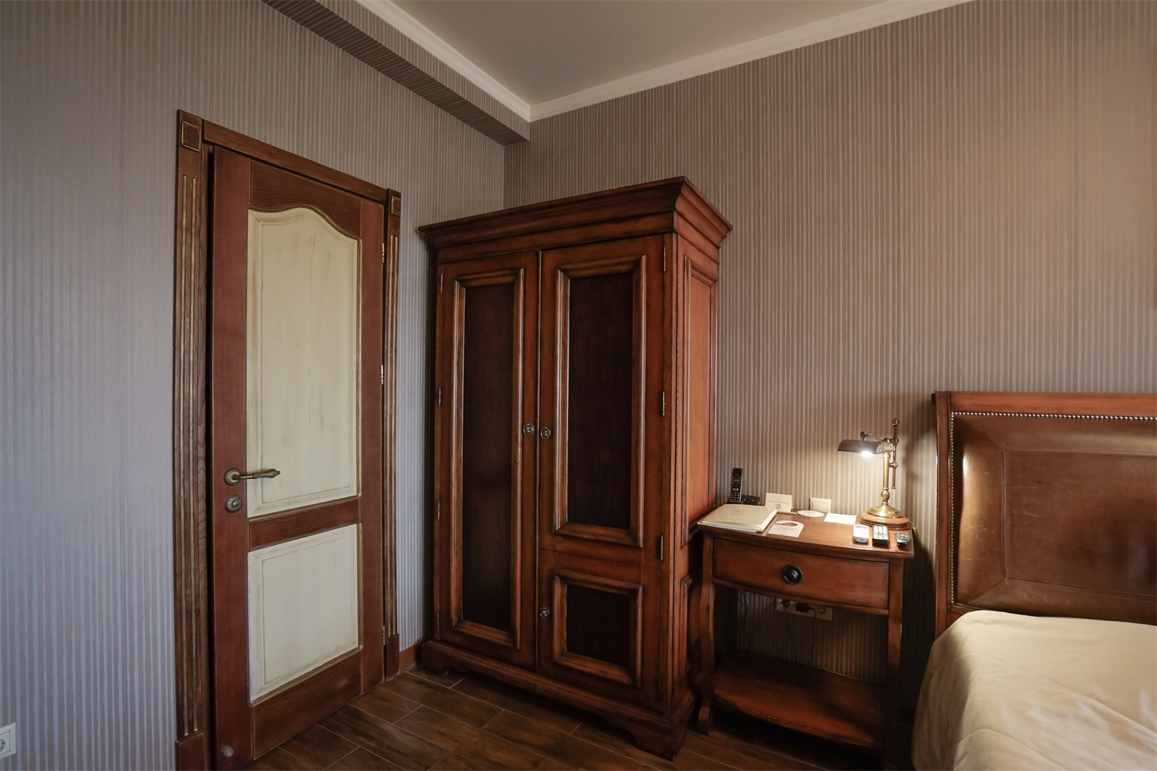 Standart Premium Business, Main Building