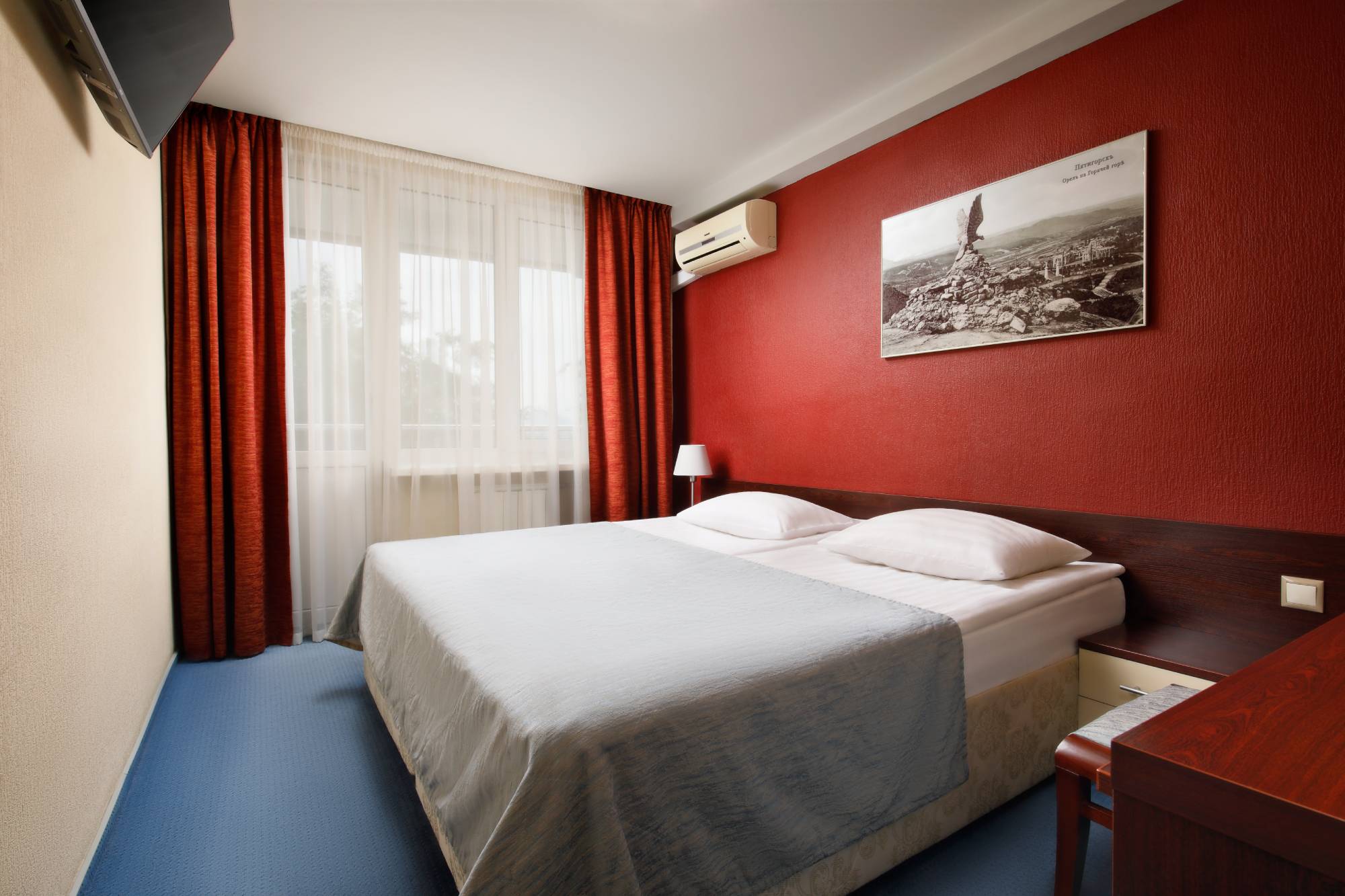 Стандартный 2-местный с одной большой кроватью