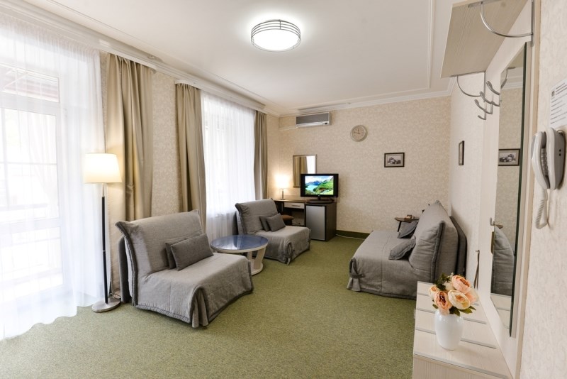 Люкс 2-местный 2-комнатный (№110,201-204,206,216,217,302,305,306,310)