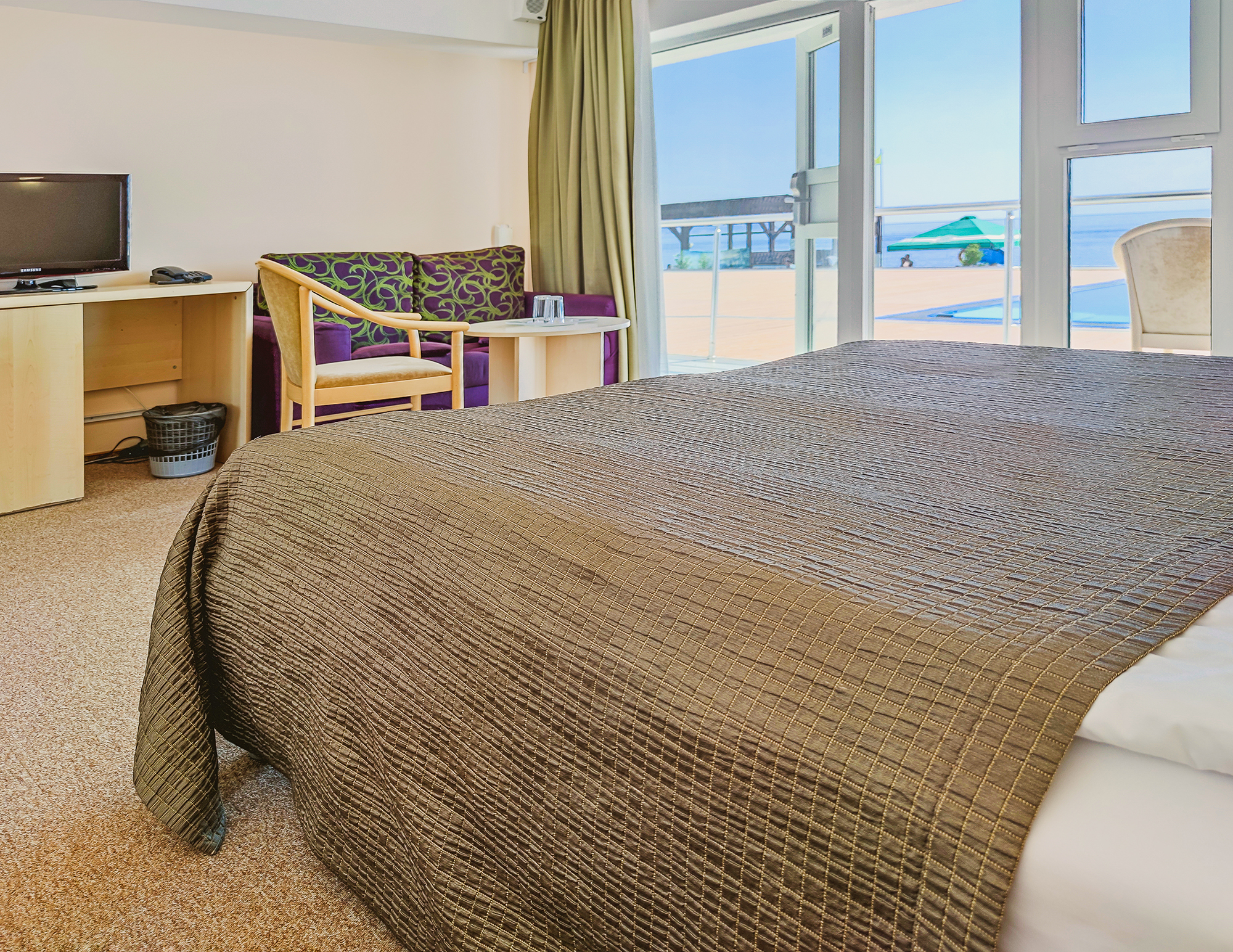 Стандартный 2-местный DBL у бассейна