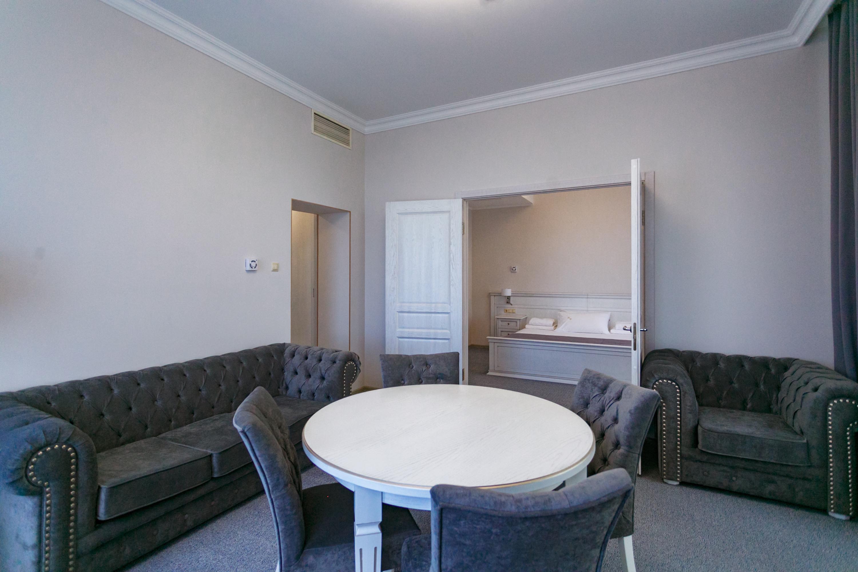 Апартаменты 2-местный 3-комнатный Салют 