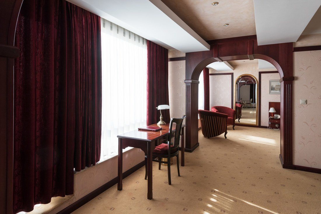 Люкс Бизнес, Бизнес корпус