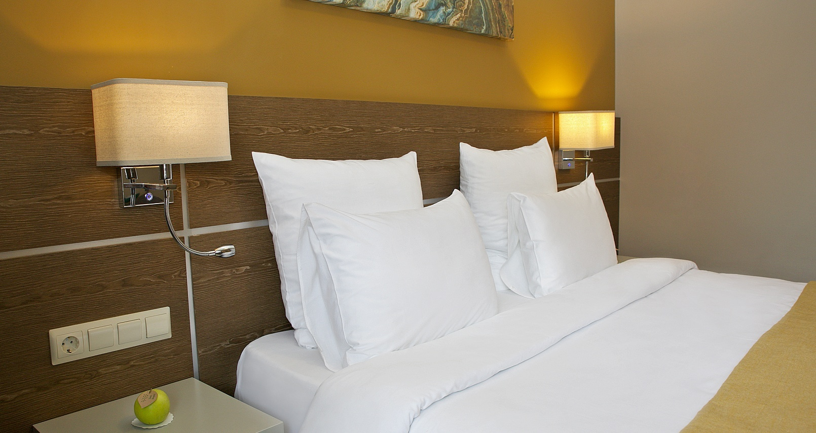 Посмотреть в галерее Junior Suite, вид на Олимпийскую деревню (2 этаж)