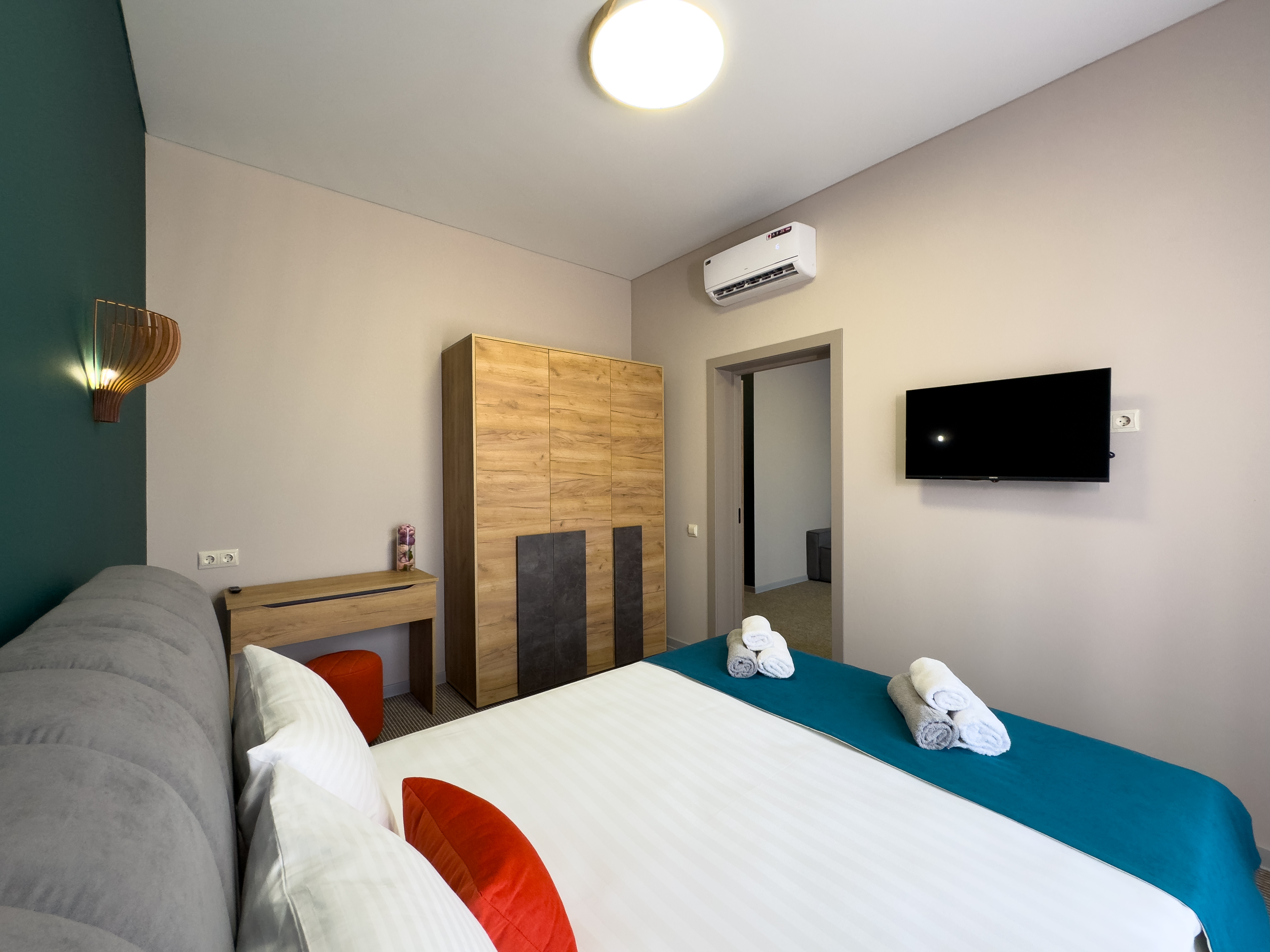 Люкс 2-местный 2-комнатный с балконом  корпус 2