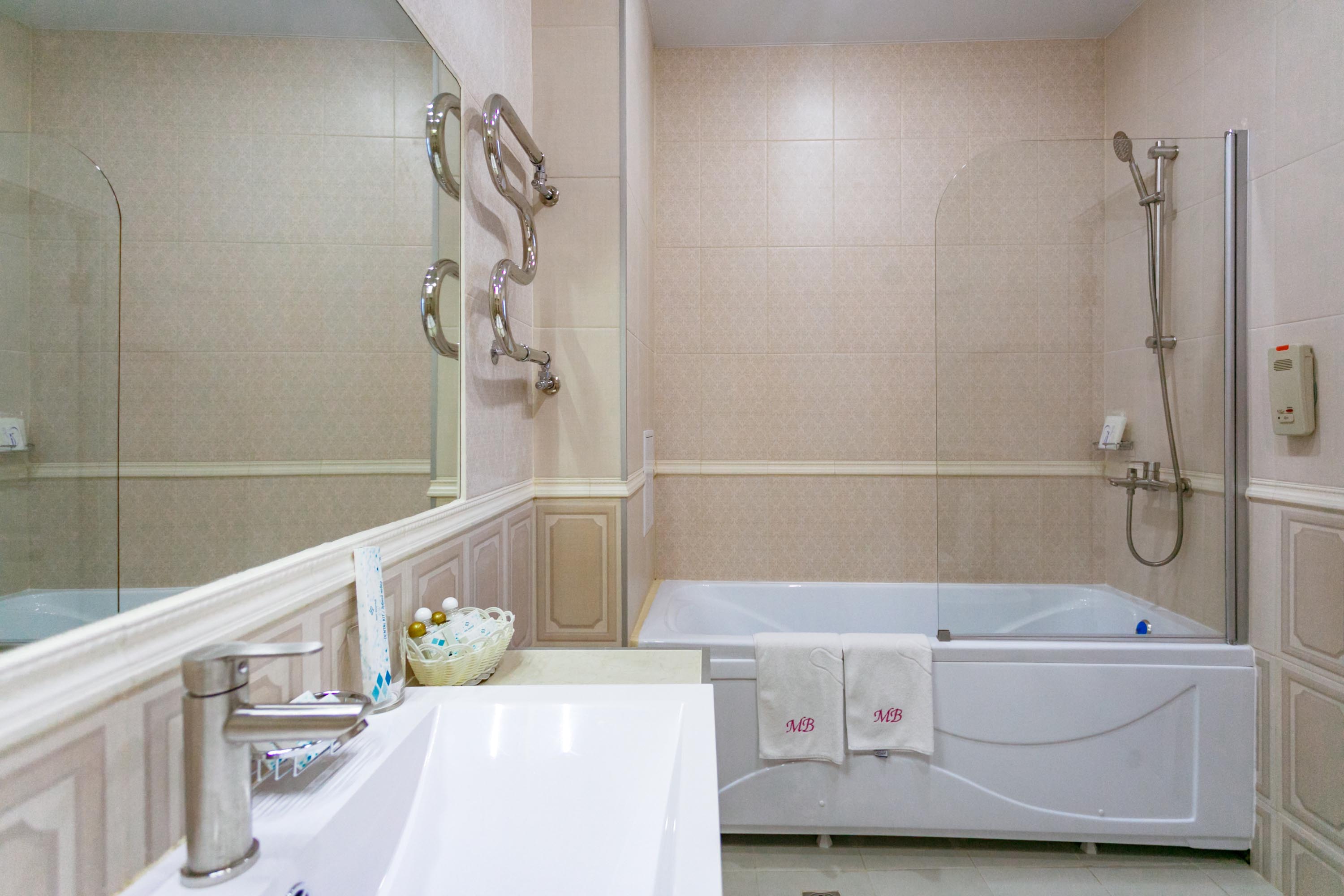 Апартаменты 2-местный 3-комнатный Салют 