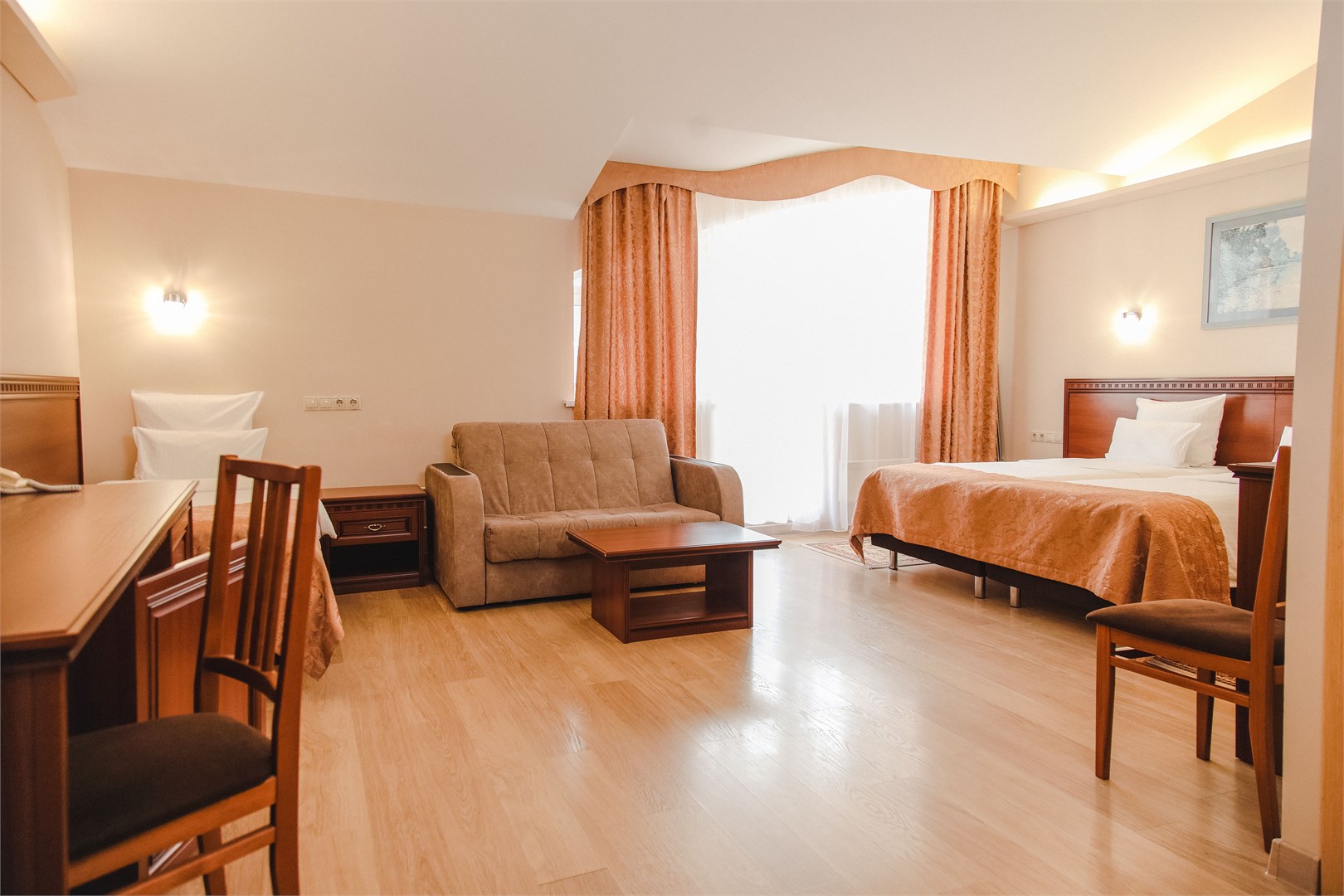 Джуниор сюит 2-местный 1-комнатный с баклконом 4-этаж корпус 2