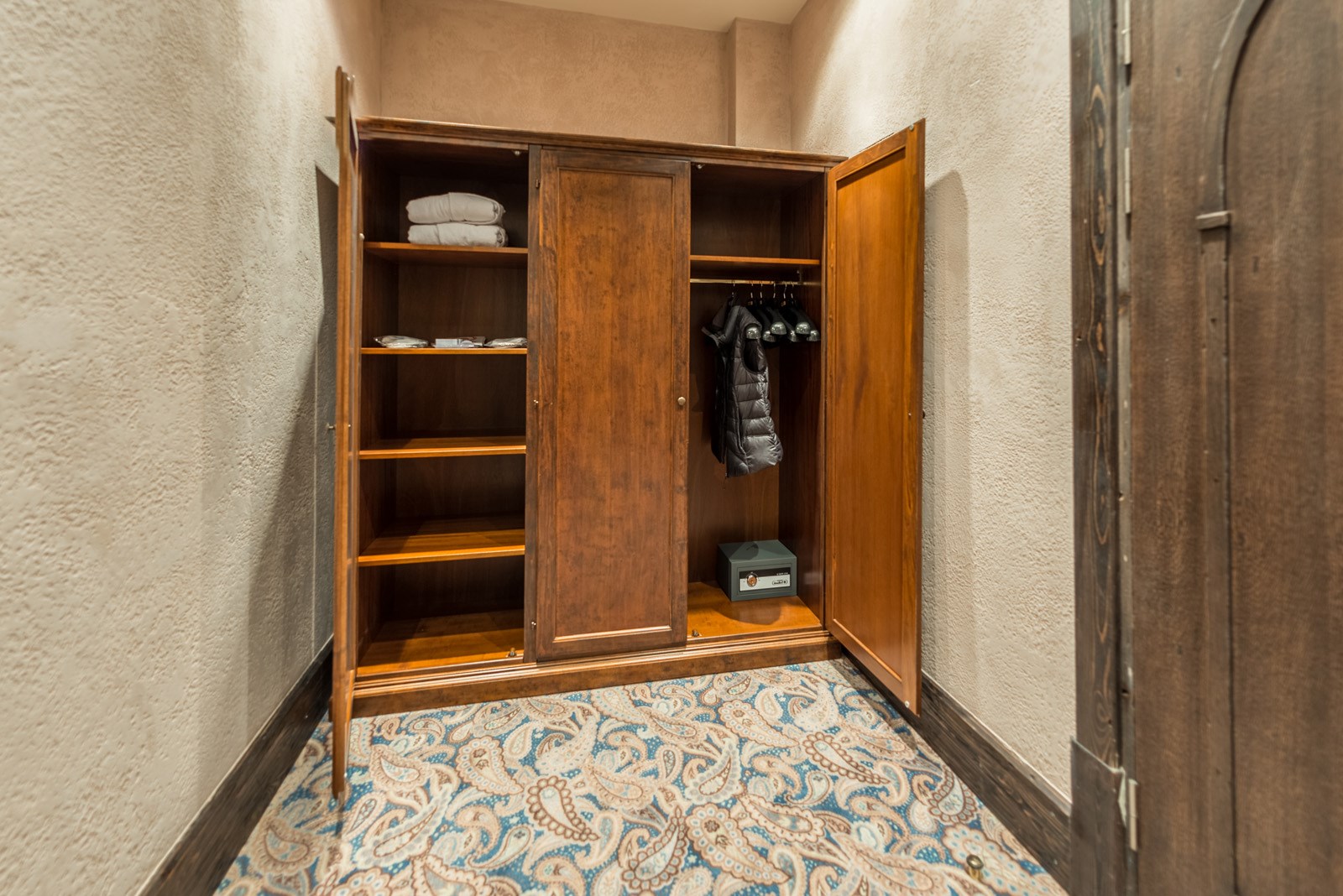 Люкс 4-местный, 2-комнатный