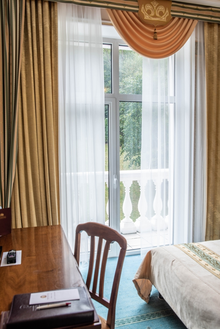 Стандартный с видом на холм