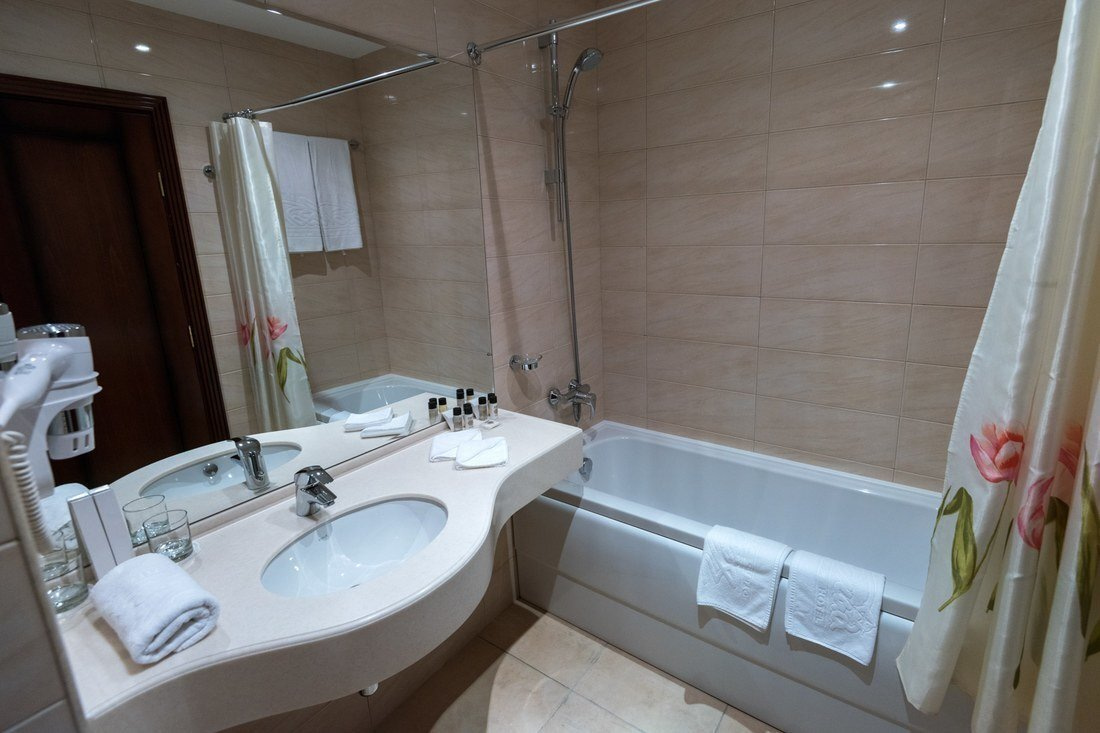 Полулюкс, Основной корпус