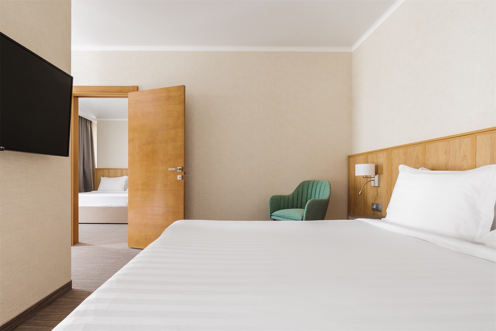 Посмотреть в галерее Family Suite 4-местный Волна