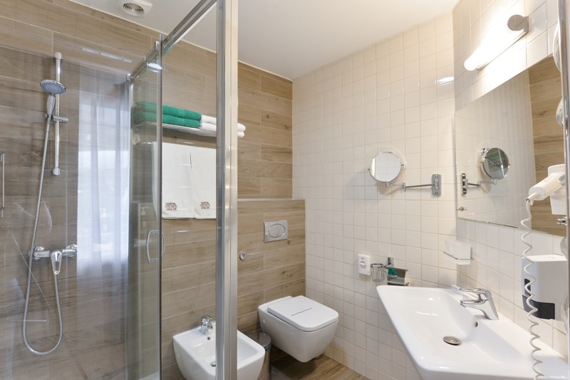 Люкс 2-местный 2-комнатный (№110,201-204,206,216,217,302,305,306,310)