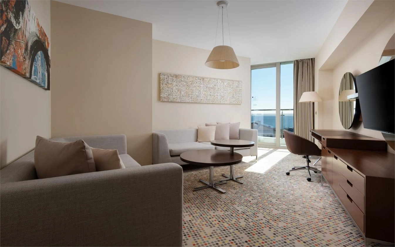 Люкс Джуниор с гидромассажной ванной и видом на море