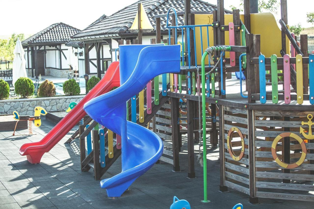 Отель «Sakit Göl Silent Lake» Шехамы (Азербайджан)