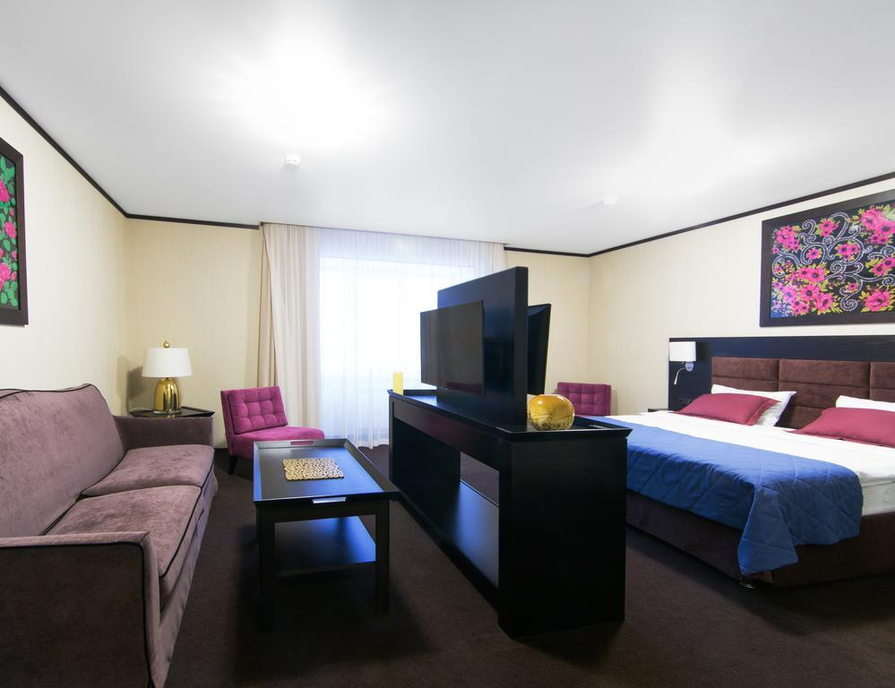 Джуниор Сюит