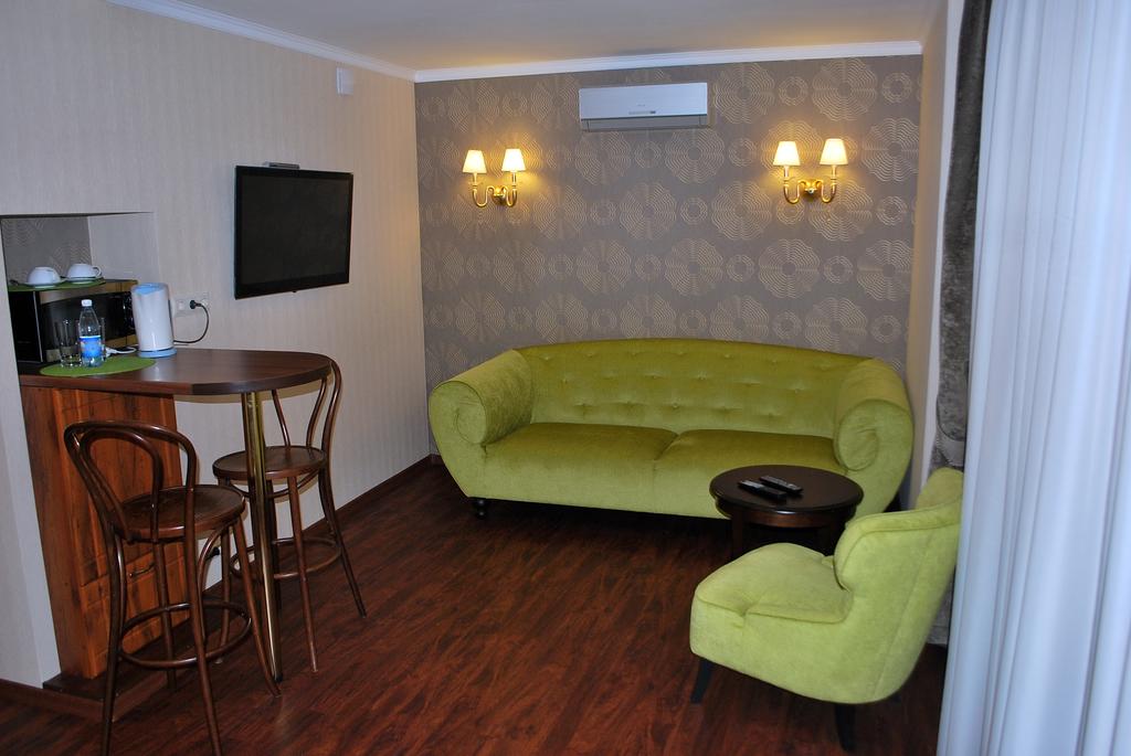 Полулюкс 4-местный 2-комнатный №10