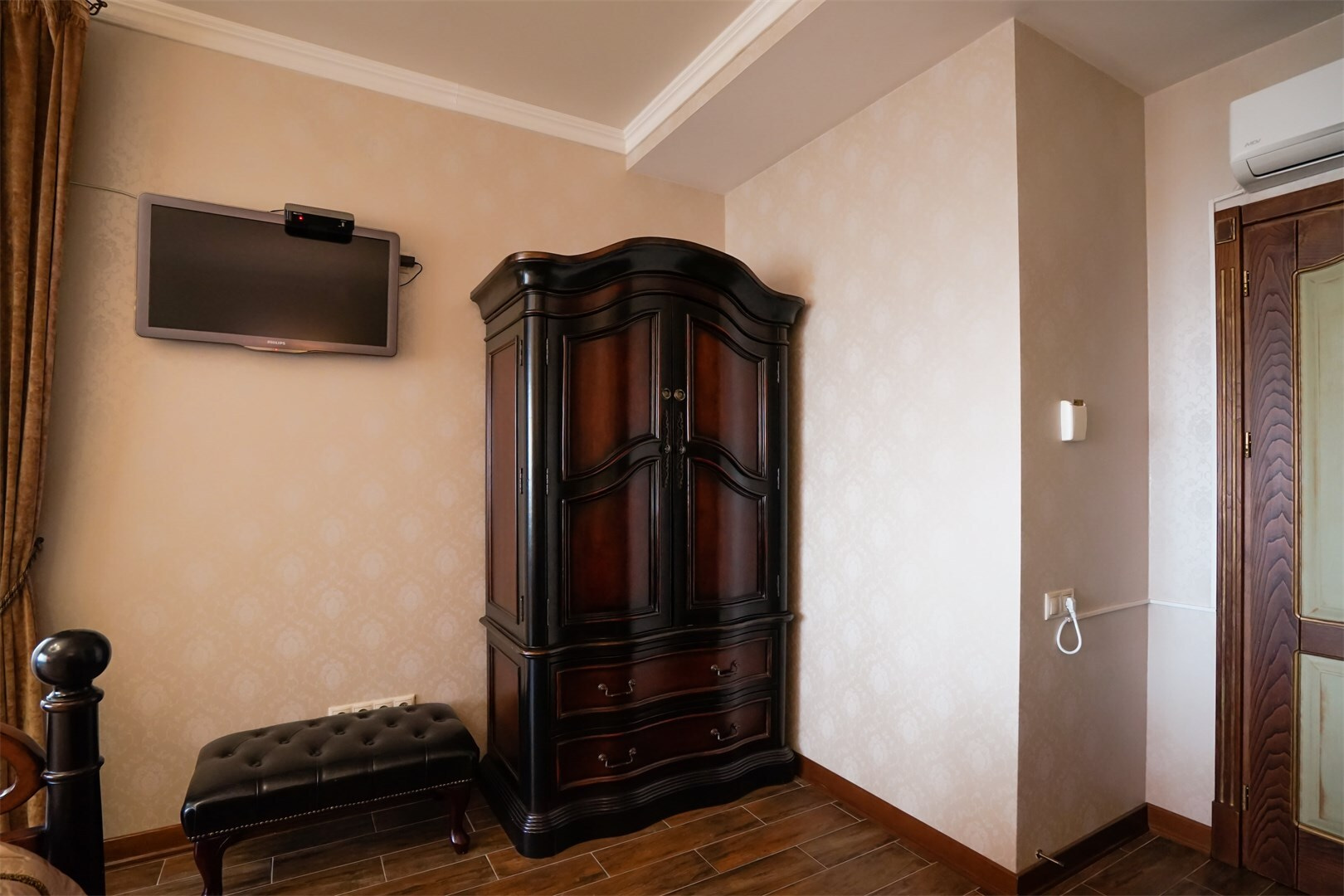 Standart Premium Velvet, Main Building