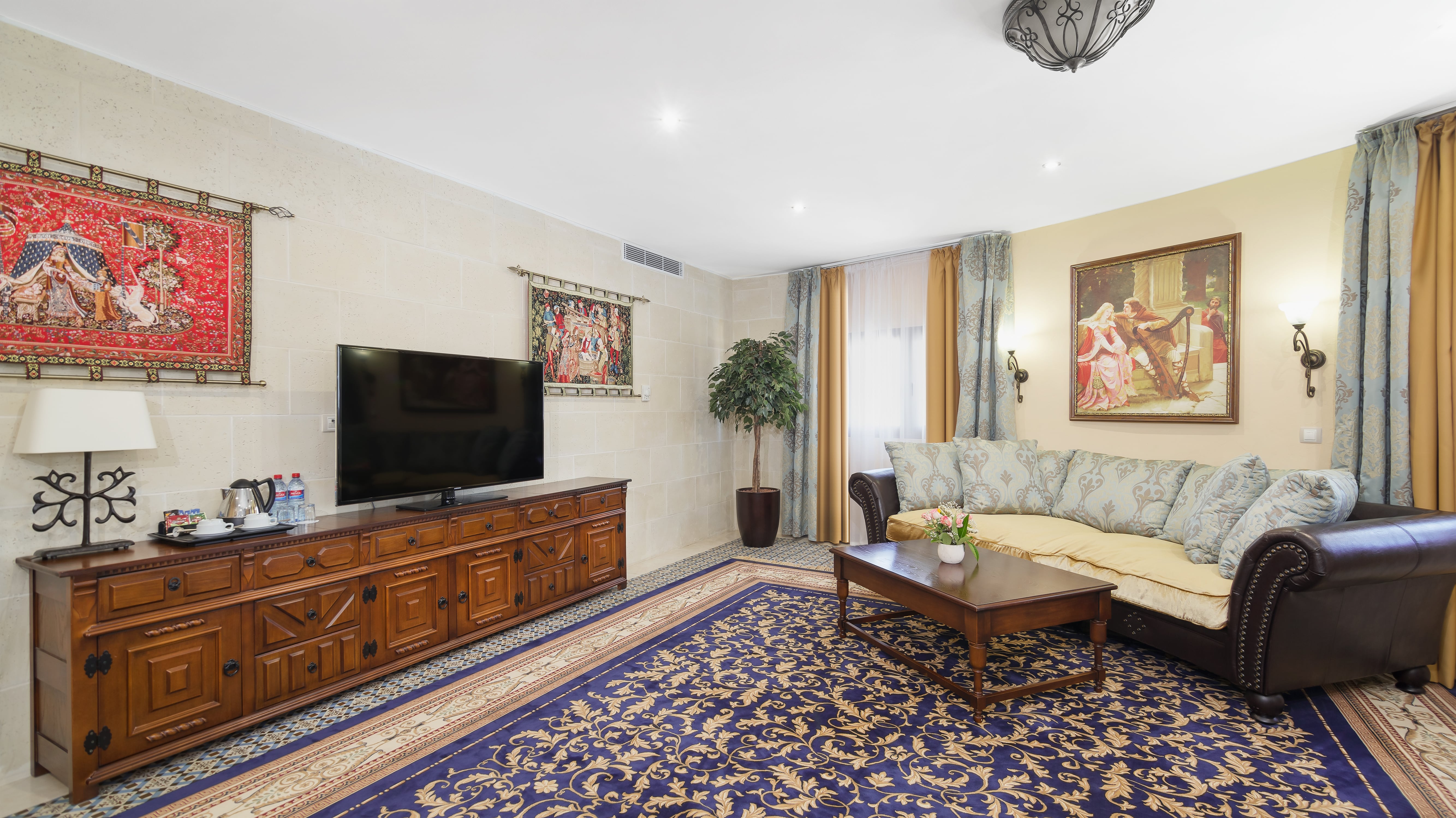 Люкс Короля 2-местный 2-комнатный