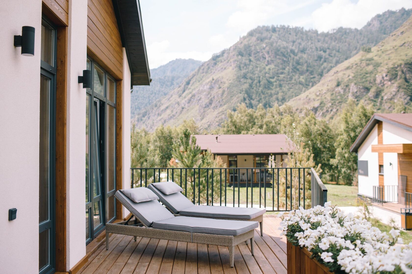 Коттедж 2-местный ЛЮКС (PION, IRIS, ROZA)