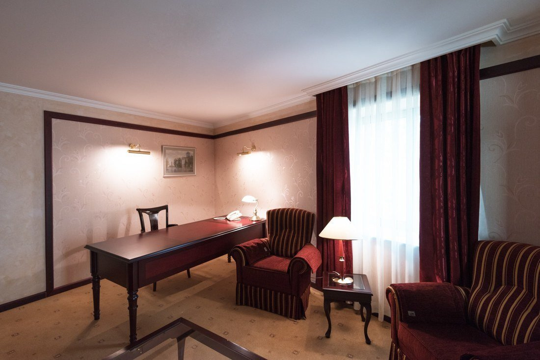 Люкс Бизнес, Бизнес корпус