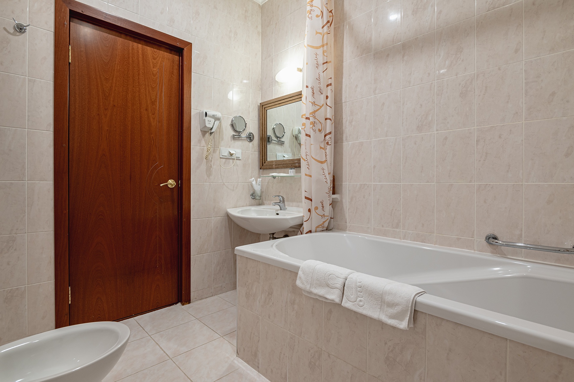 Посмотреть в галерее Suite Junior 2-местный
