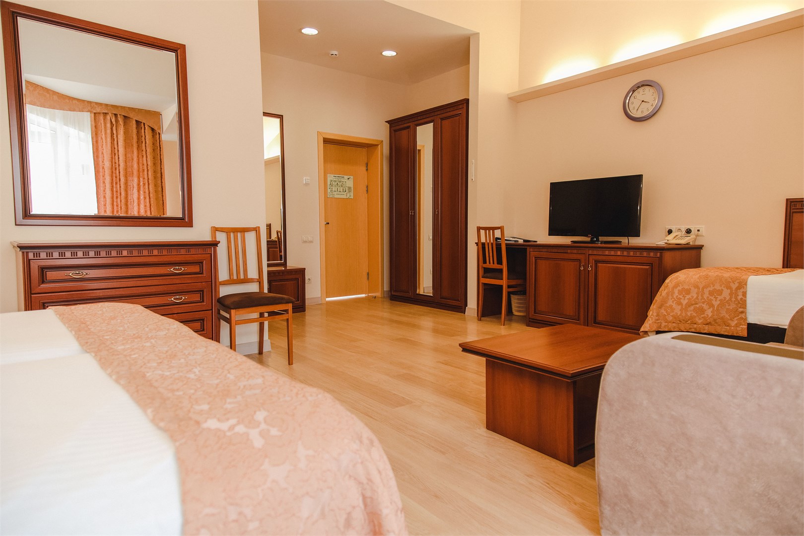 Джуниор сюит 2-местный 1-комнатный с баклконом 4-этаж корпус 2