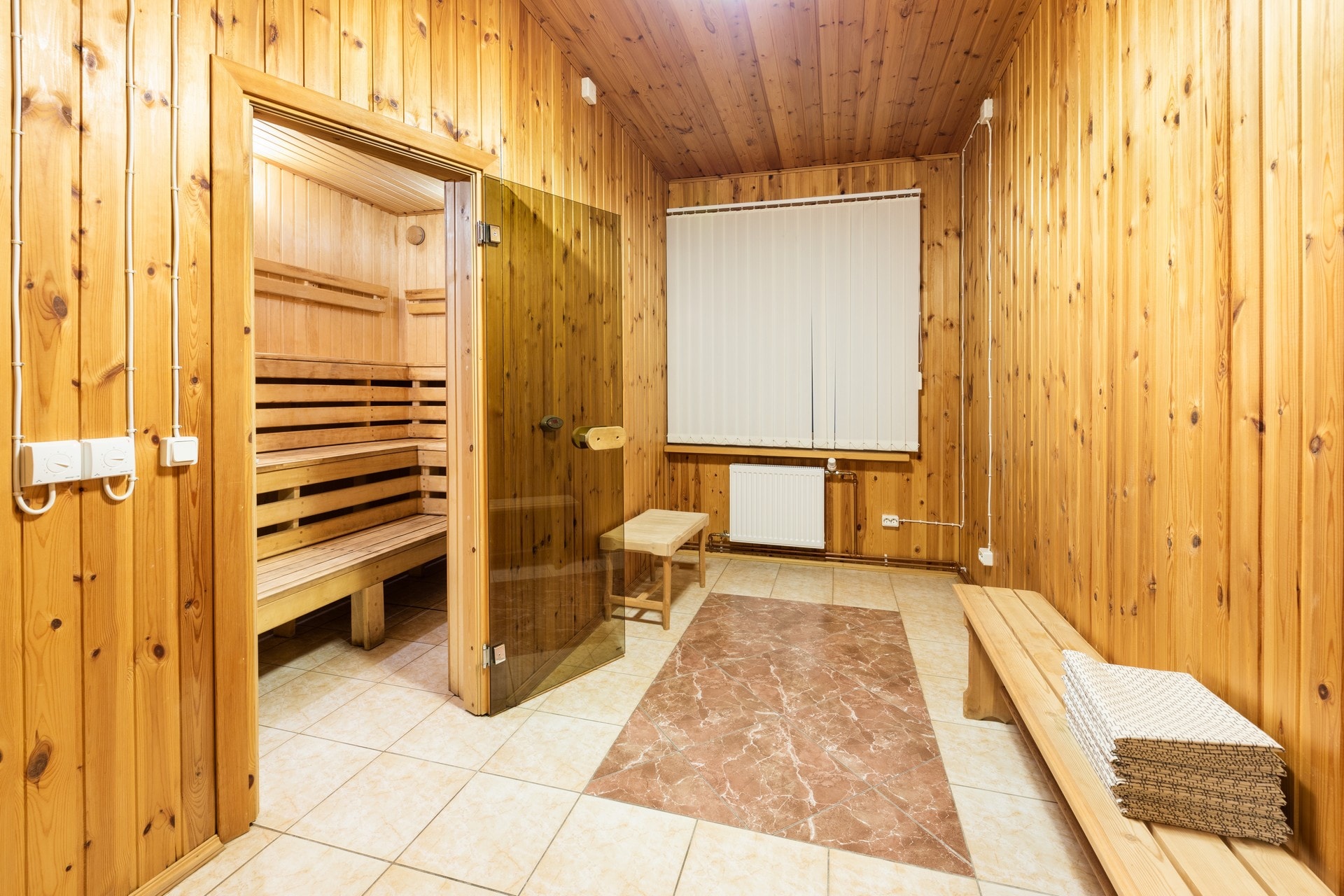 Коттедж 10местный коттедж с камином и сауной