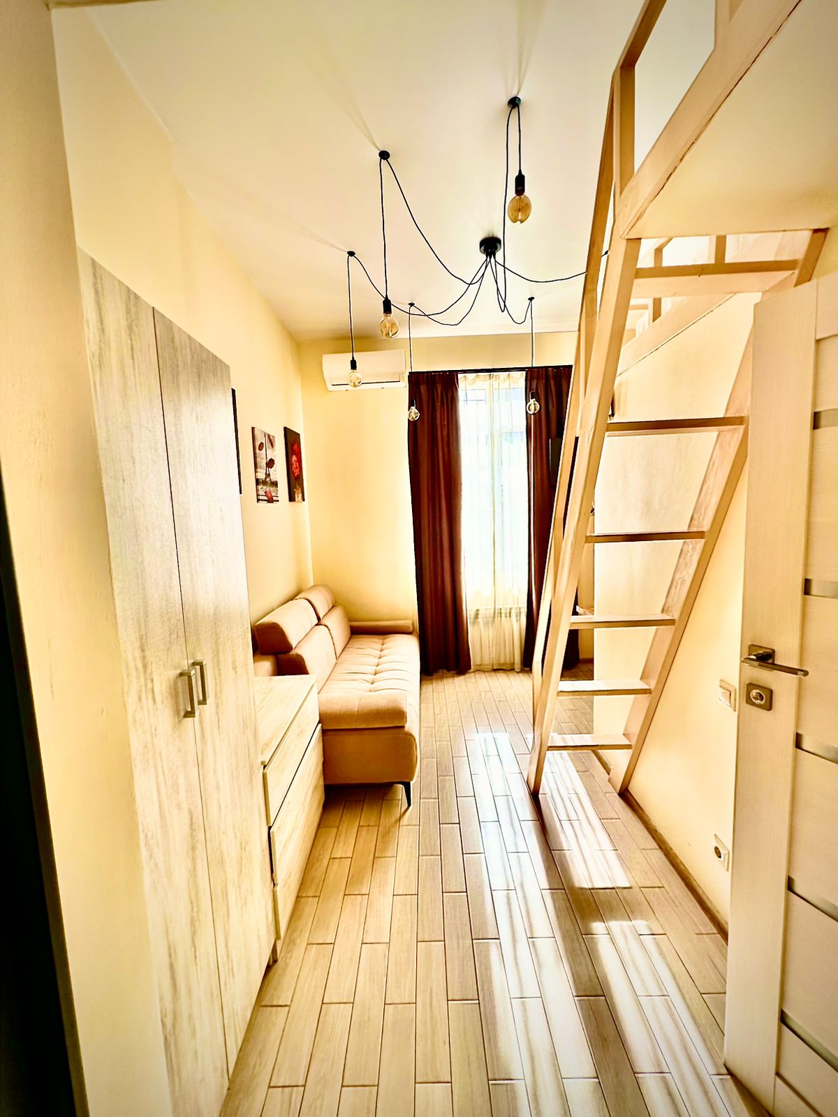 Семейный 4-местный, двухуровневый