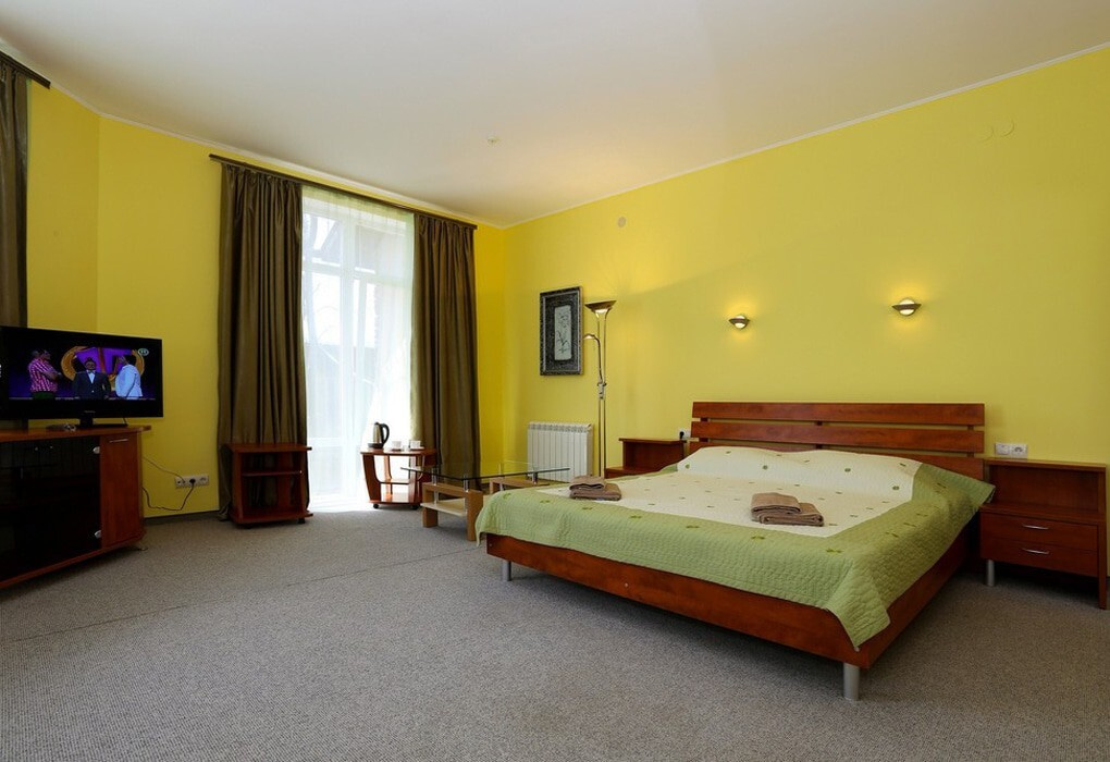 Полулюкс с балконом