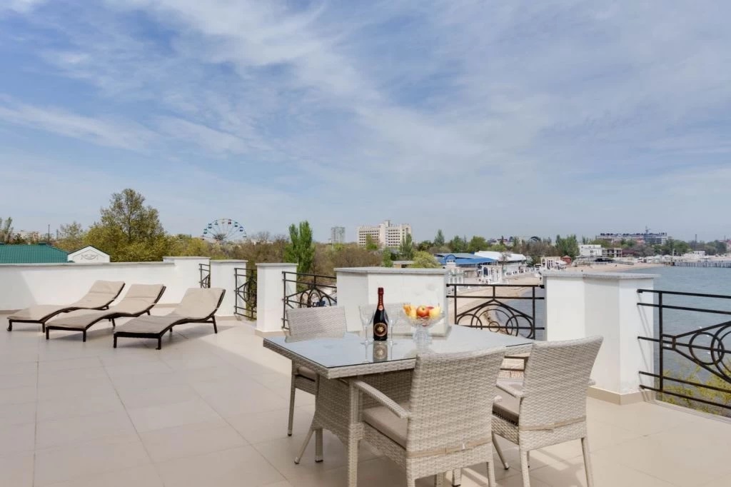 Люкс 2-местный 2-комнатный с террасой