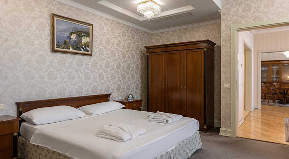 Апартаменты 2-местный 3-комнатный №803 без балкона, окна без возможности открытия