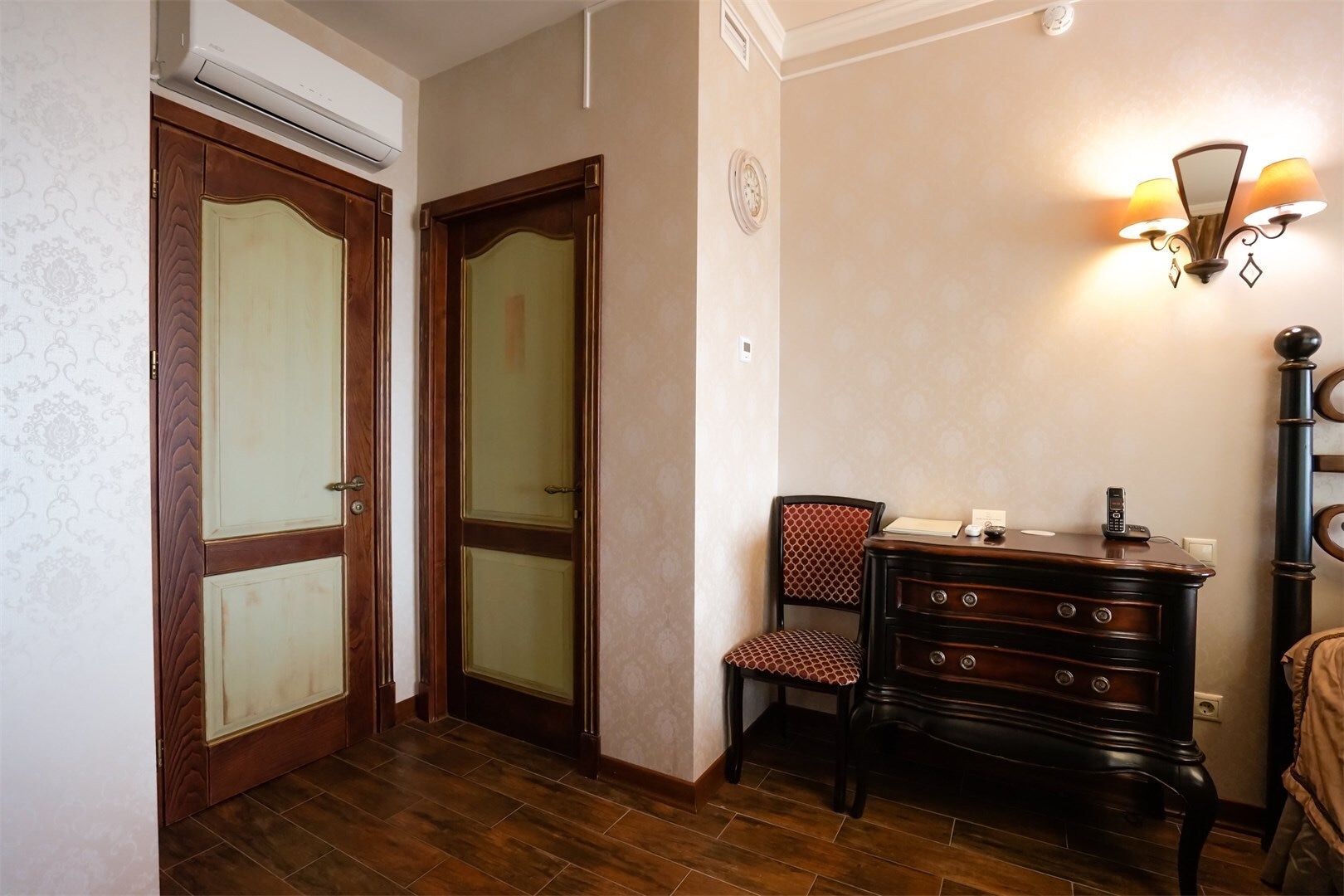 Standart Premium Velvet, Main Building