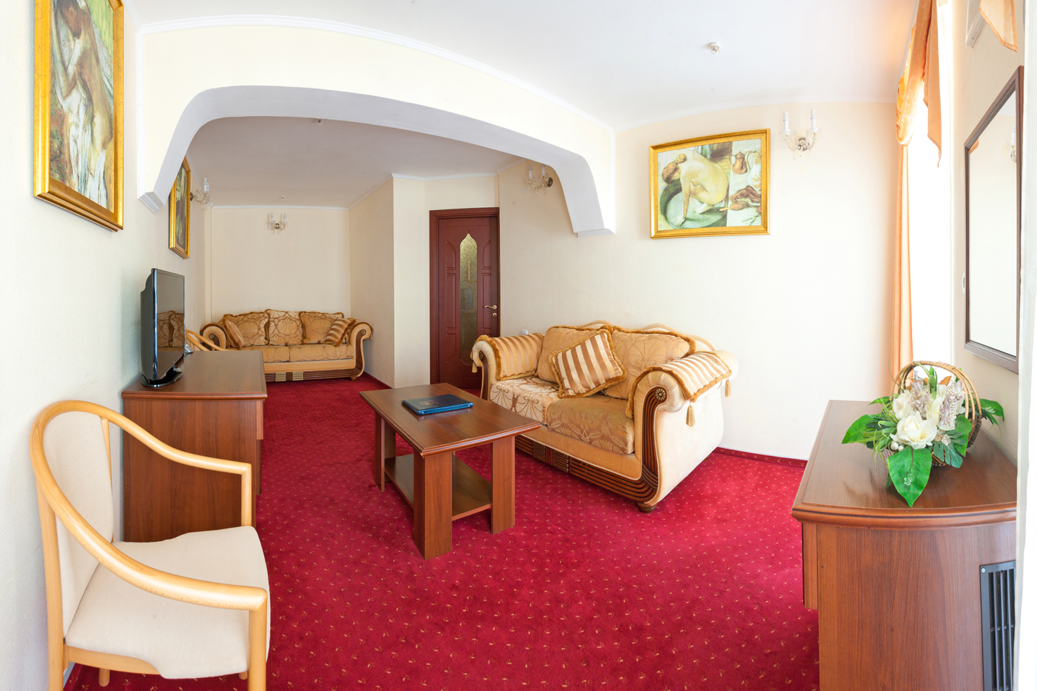 Посмотреть в галерее Suite 2 2-местный,2-комнатный (3-4 этажи)