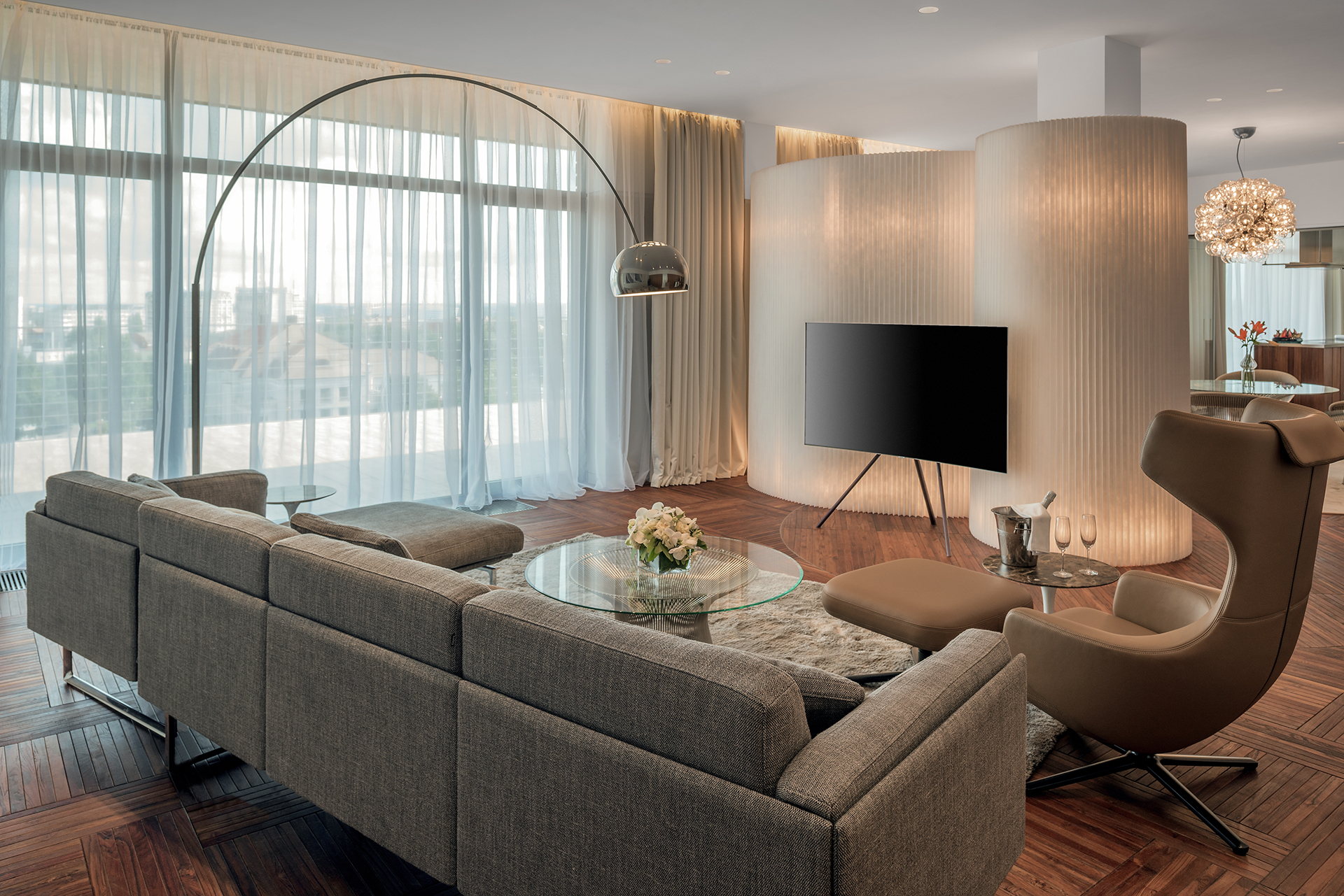 Посмотреть в галерее Suite Royal 6-местный 4-комнатный
