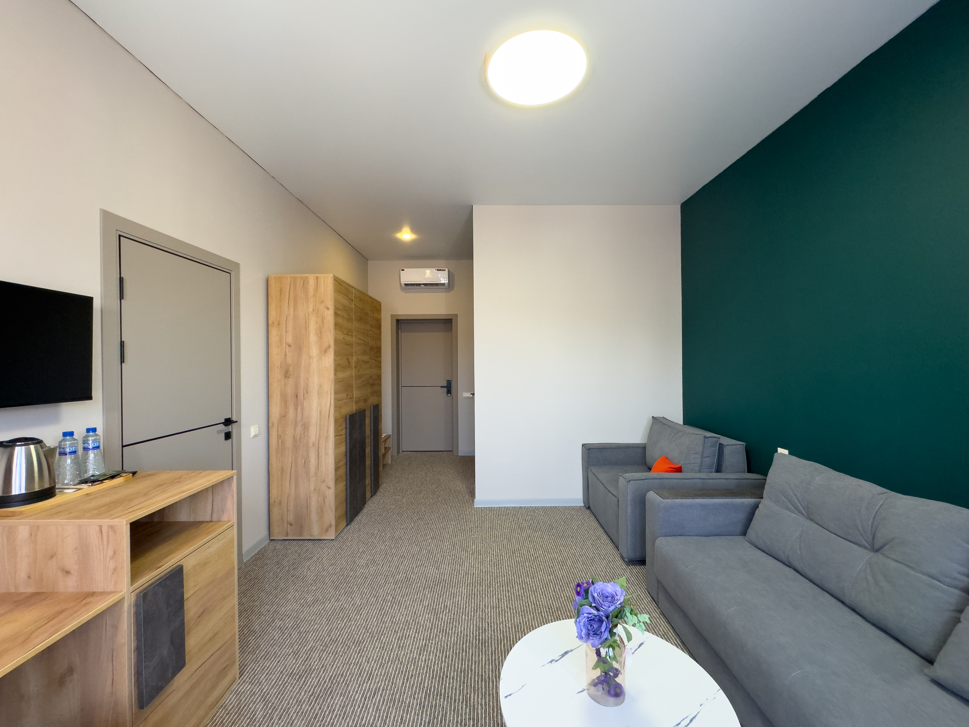 Люкс 2-местный 2-комнатный с балконом  корпус 2