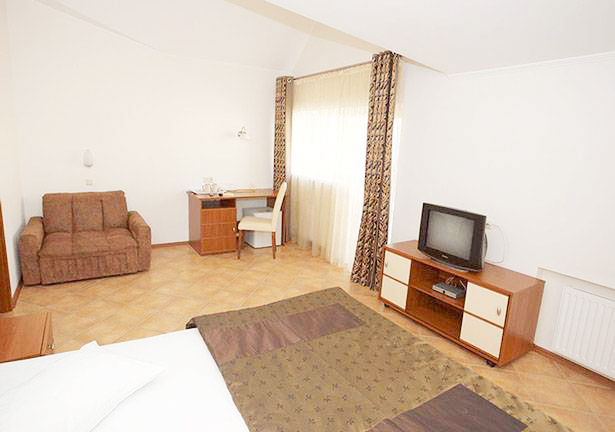Посмотреть в галерее Полулюкс Junior Suite 3-местный
