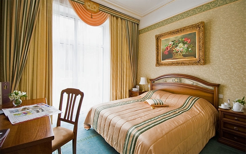 Стандартный с видом на холм