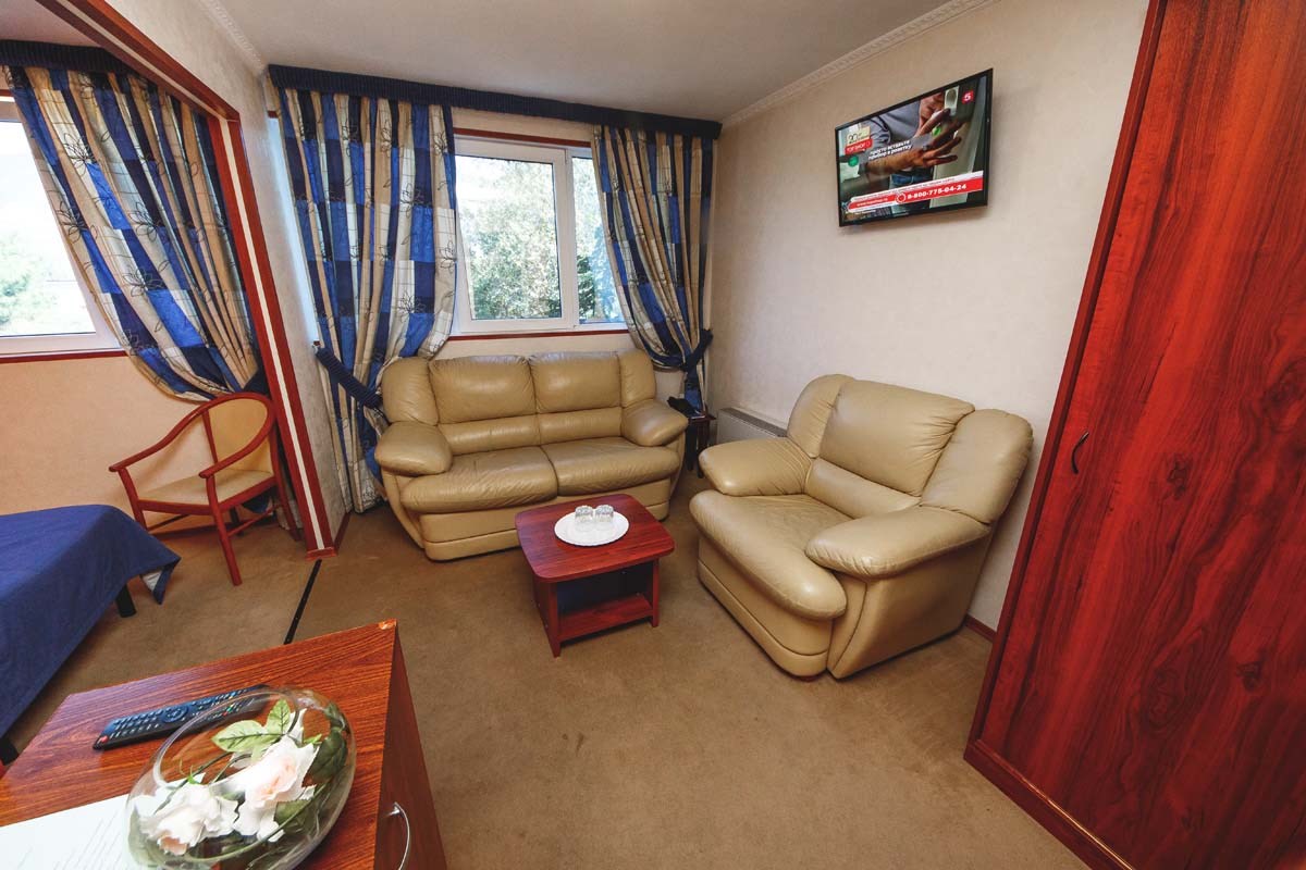 1 категория 2- местный с  одной двуспальной кроватью или двумя раздельными кроватями 1- 4 этаж