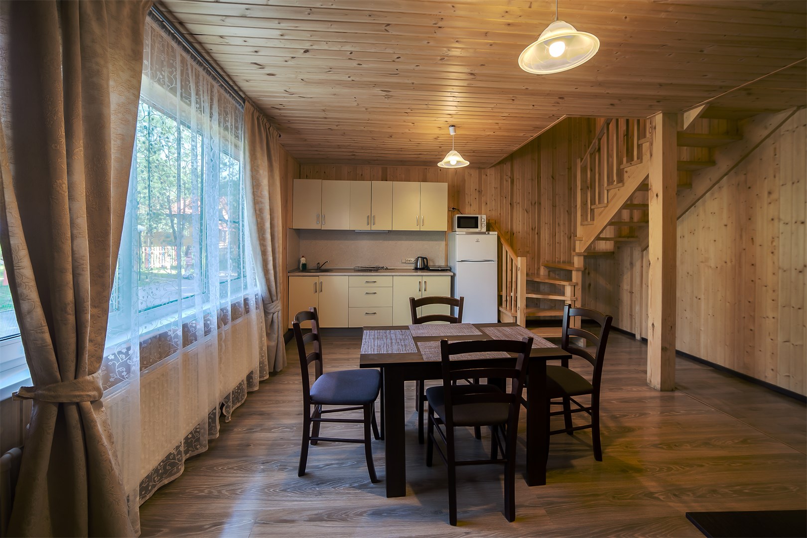 Дом 6-мест. с кух. на берегу