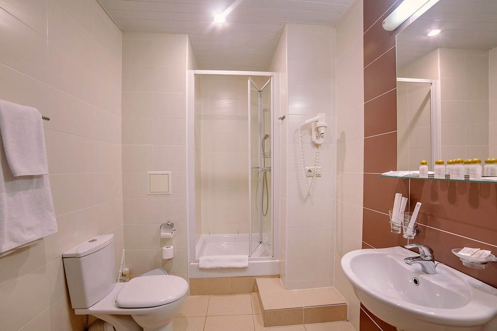 Полулюкс 2-мест.2-ком.главный корпус Прибрежный