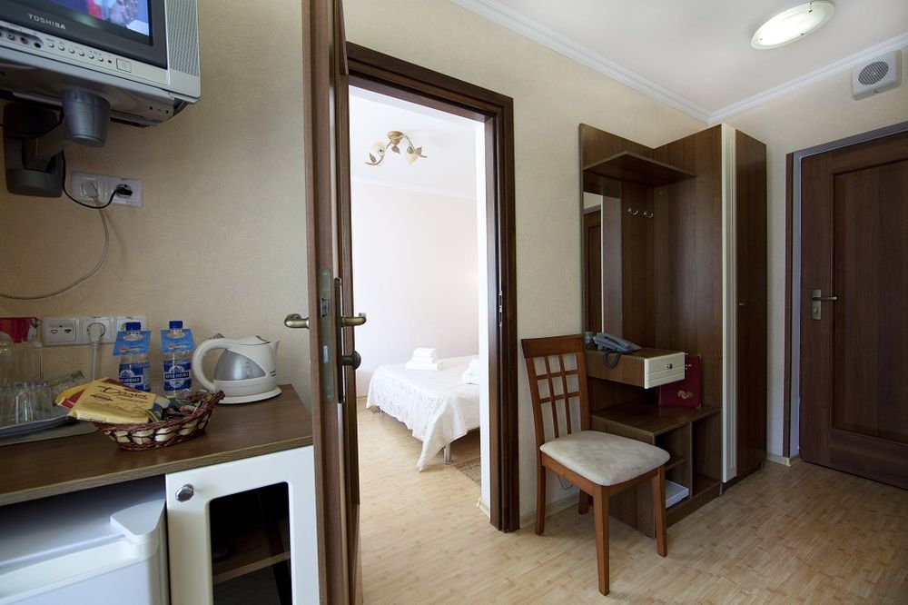 Студия + 2-местный 2-комнатный корпус 2